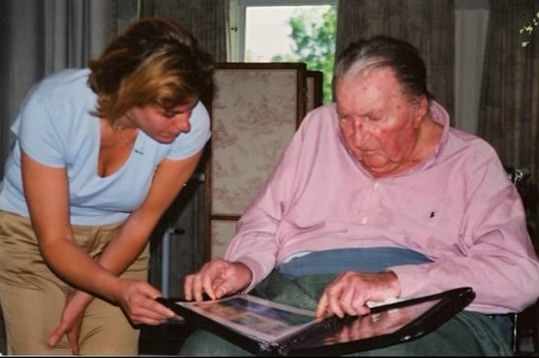 The artist with G&eacute;rald Van der Kemp